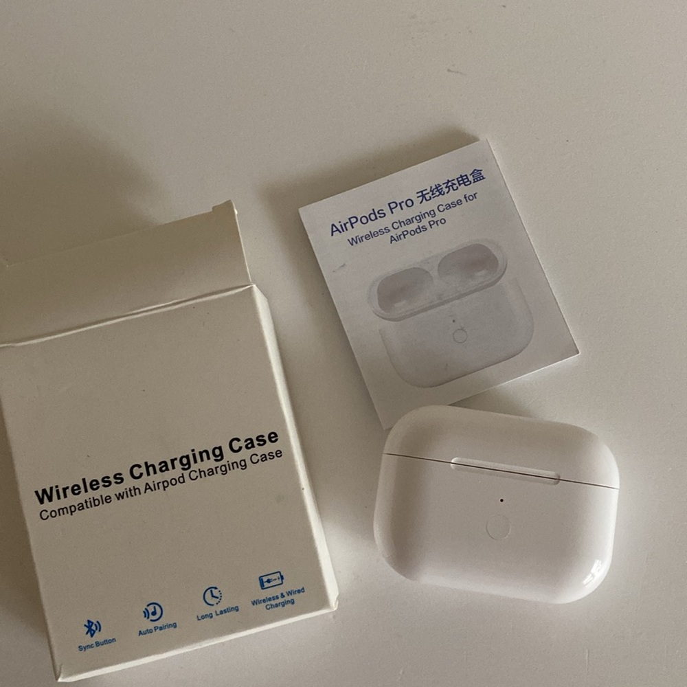 Wireless Charging Case for AirPod Pros New in working condition